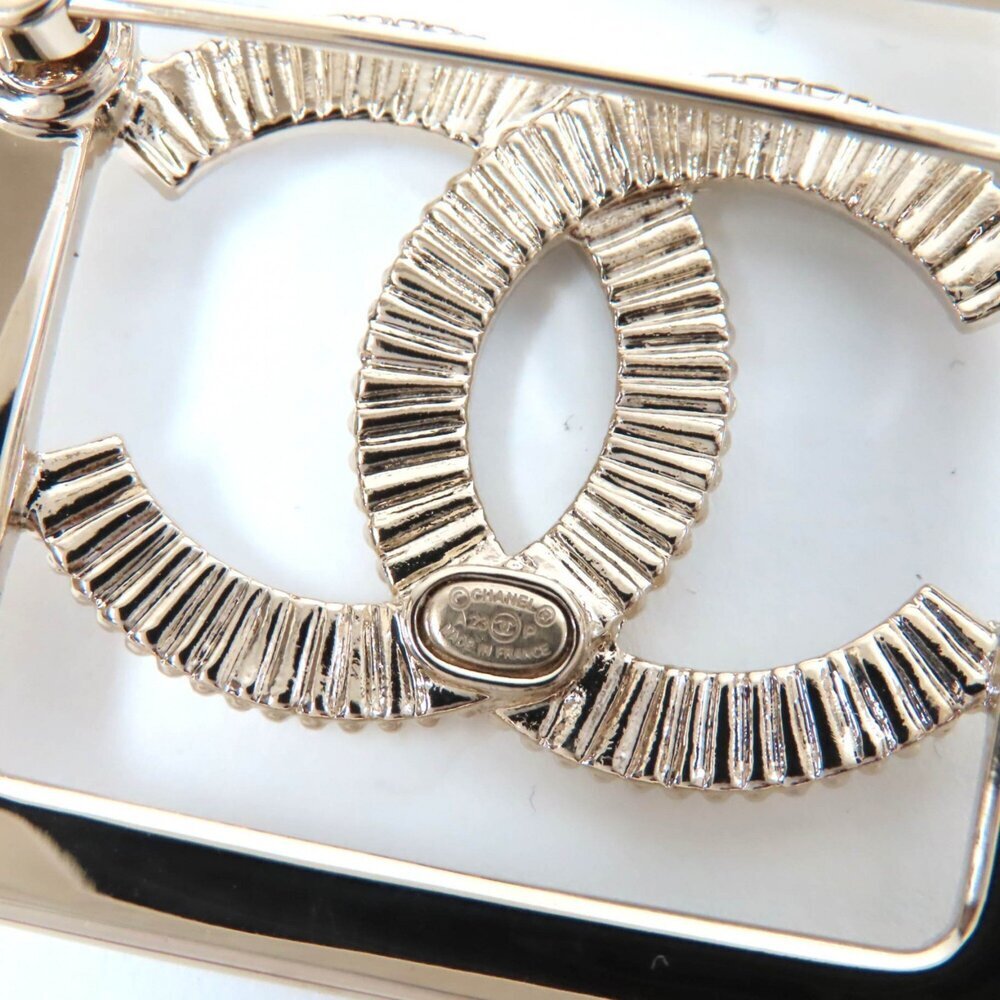 CHANEL Authentic Gold Logo Brooch - Picture 7 of 8